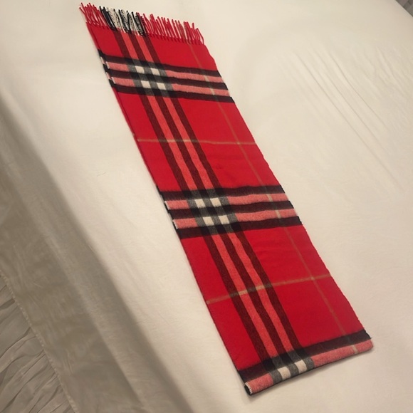 Authentic Burberry Check Cashmere Scarf - Picture 3 of 3